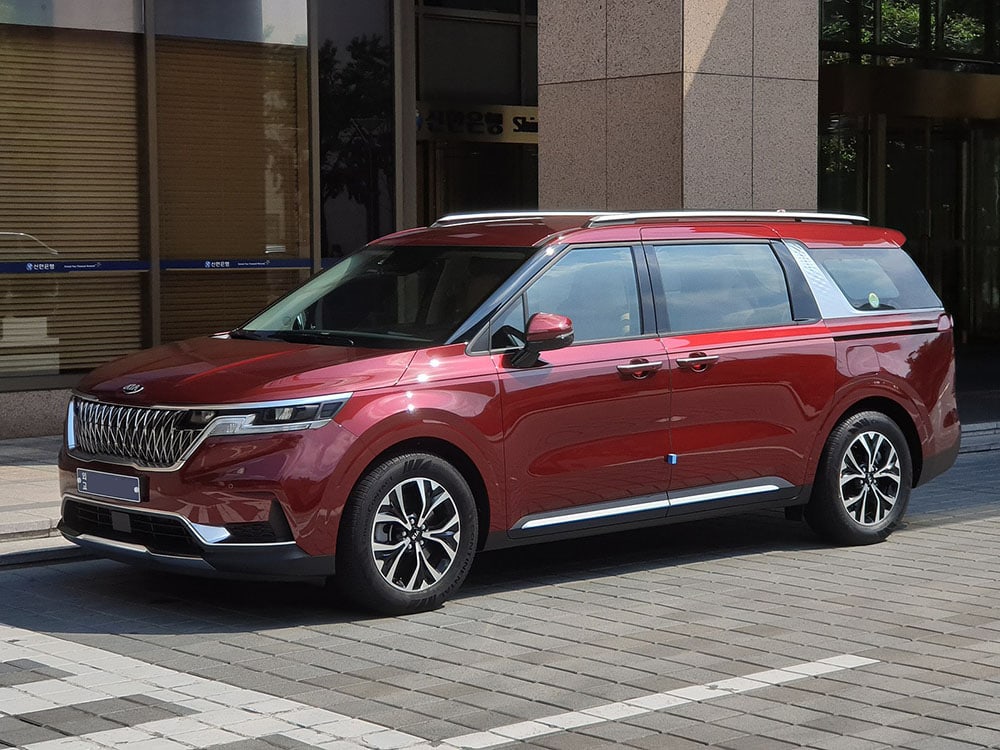 Kia Carnival KA4 red diplomatic