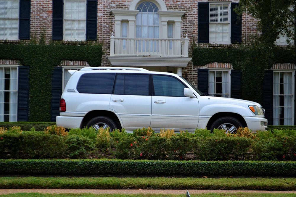 side view of toyota land cruiser