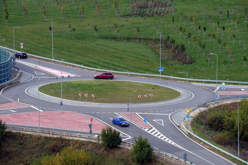 roundabout road