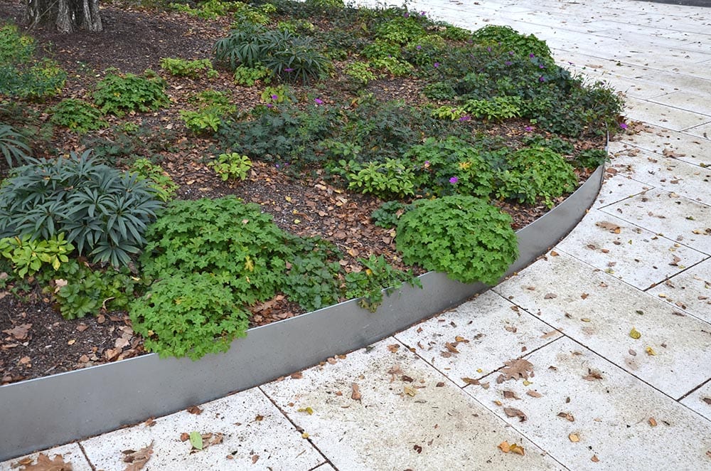 fitting metal edging