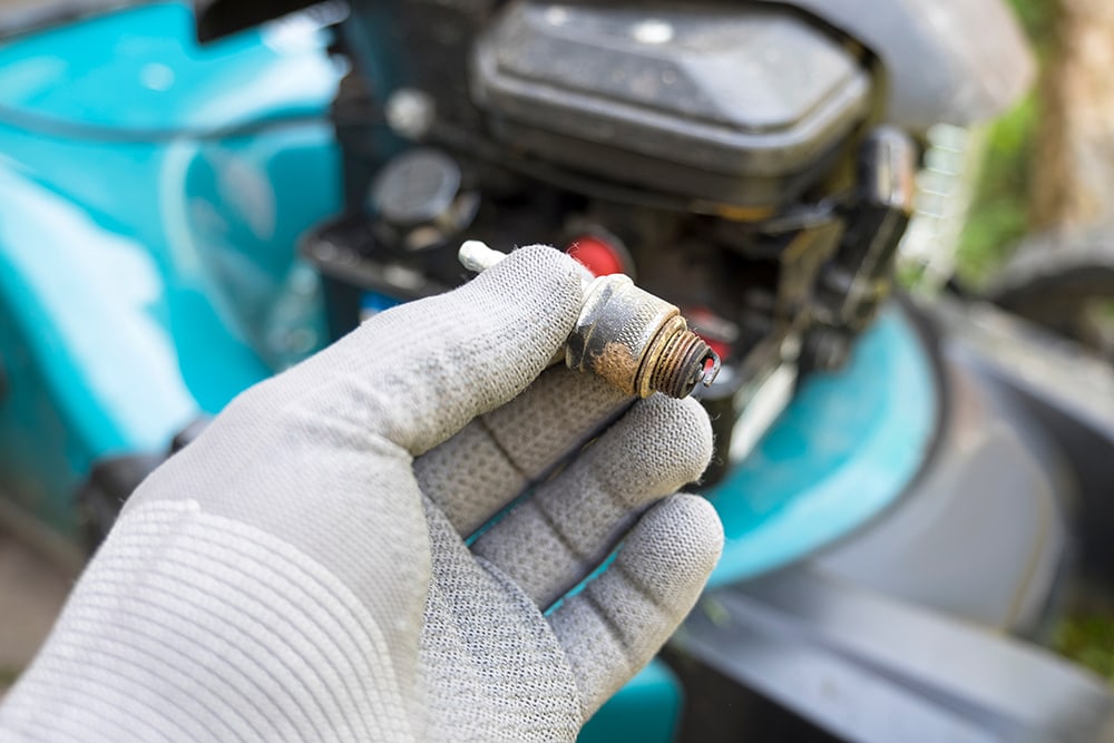 Replacement of the spark plug of lawn mower_Alexsander Ovsyannikov_Shutterstock