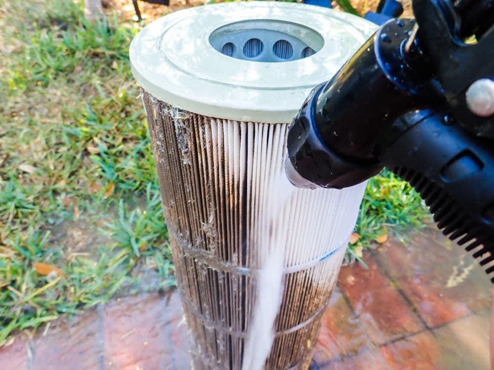 cleaning pool cartridge filter with hose